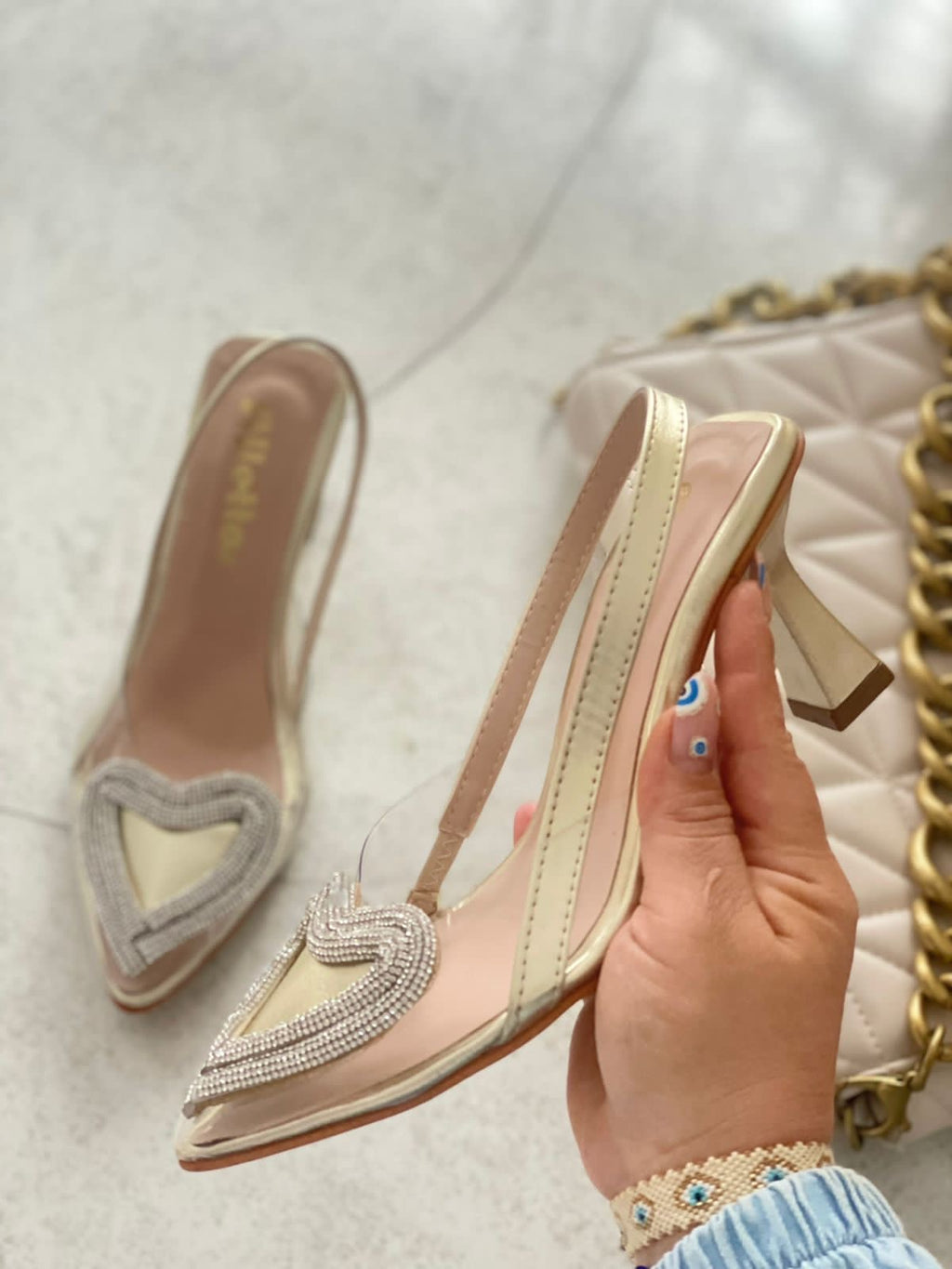 STILETTOS-✨ Stiletto Corazón: Elegancia y Romance en Cada Paso ✨
