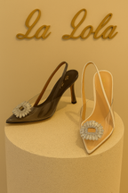 ✨ STILETTOS CON HERRAJE: Elegancia Atemporal con Toque Brillante 👠✨