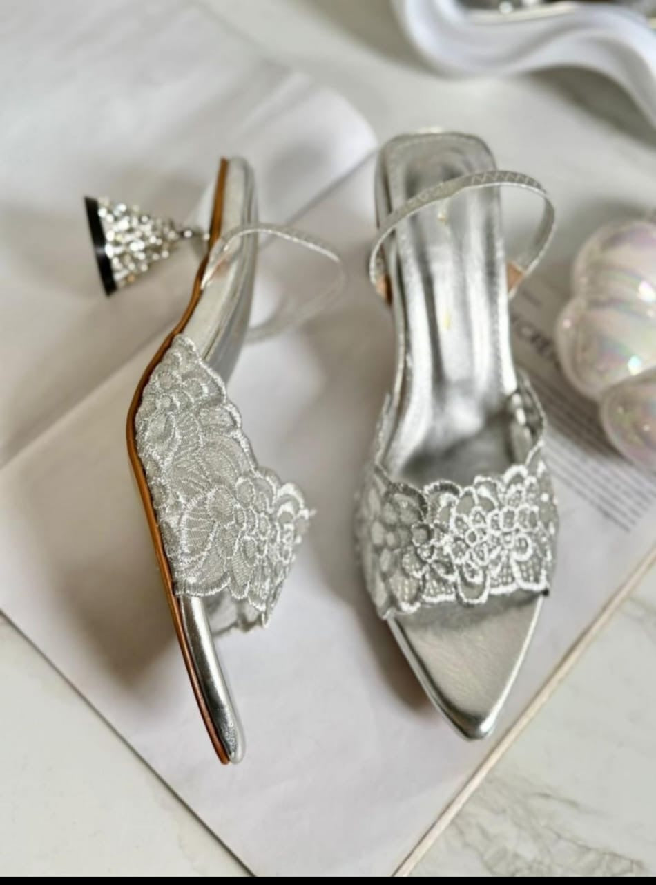 ✨ SOFÍA Encanto y Distinción en Cada Paso 👠✨