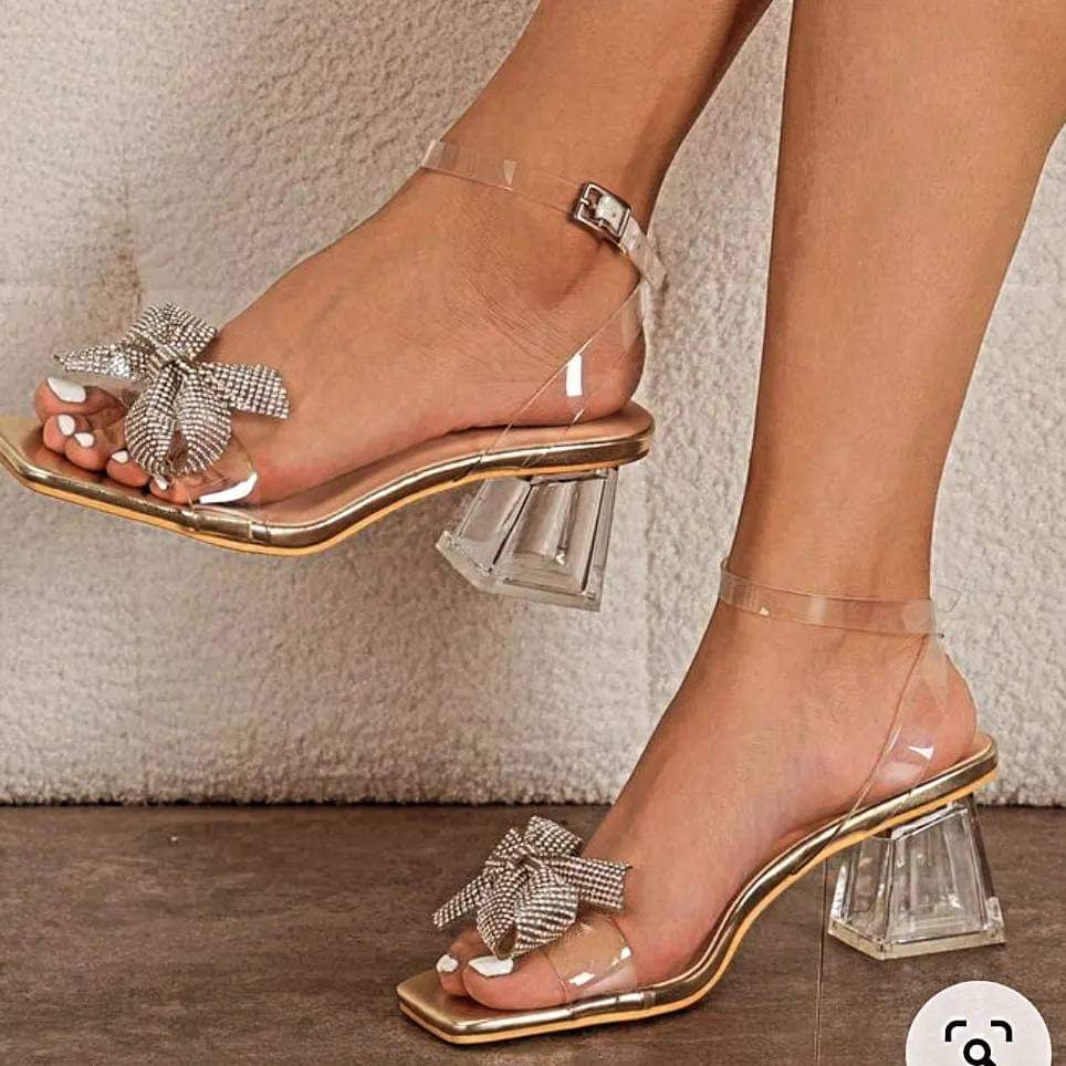 ✨ Adorno: Joya en Tus Pies, Poder en Tu Pasarela 👠✨