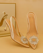 ✨ STILETTOS CON HERRAJE: Elegancia Atemporal con Toque Brillante 👠✨