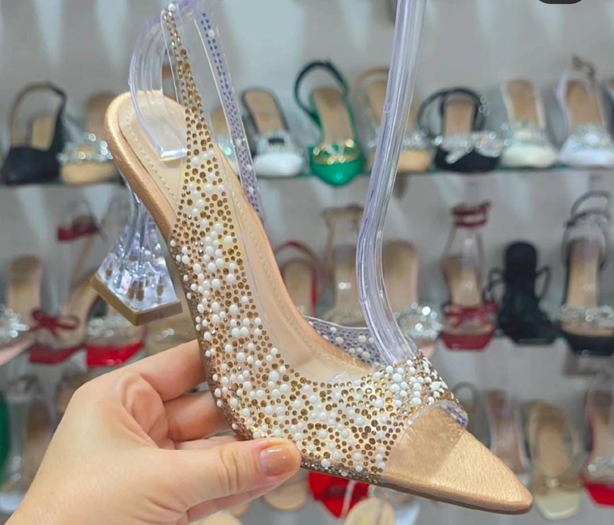 ✨ ANTONELLA Cristal: El Lujo Está en los Detalles 👠✨