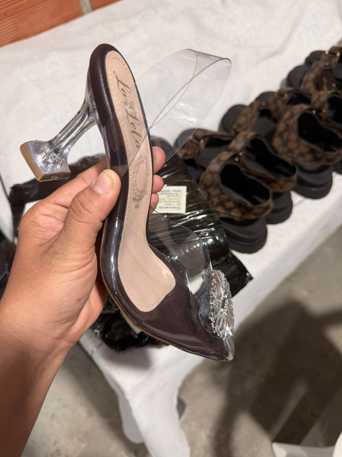 Tacón con Herraje-El Toque de Brillo que Tu Outfit Necesita" 🌟👠