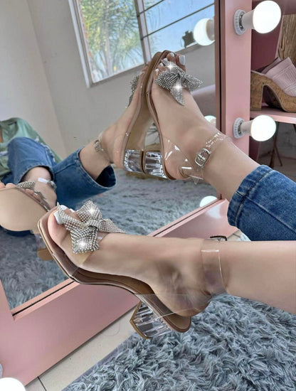✨ Adorno: Joya en Tus Pies, Poder en Tu Pasarela 👠✨