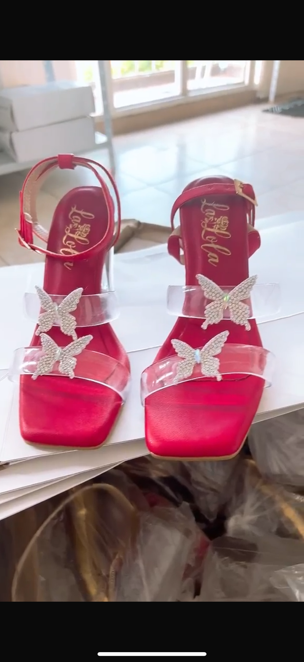 ❤️ Combo Butterfly Red – ¡Dos irresistibles razones para robar miradas! 👠�