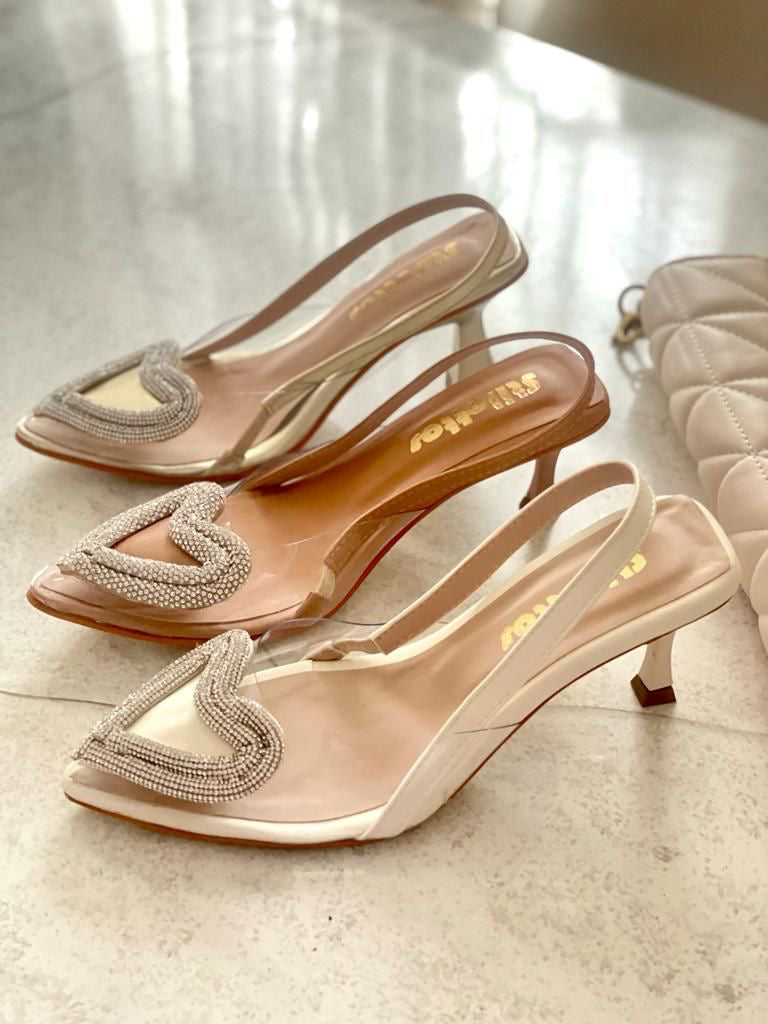 STILETTOS-✨ Stiletto Corazón: Elegancia y Romance en Cada Paso ✨