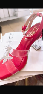 ❤️ Combo Butterfly Red – ¡Dos irresistibles razones para robar miradas! 👠�