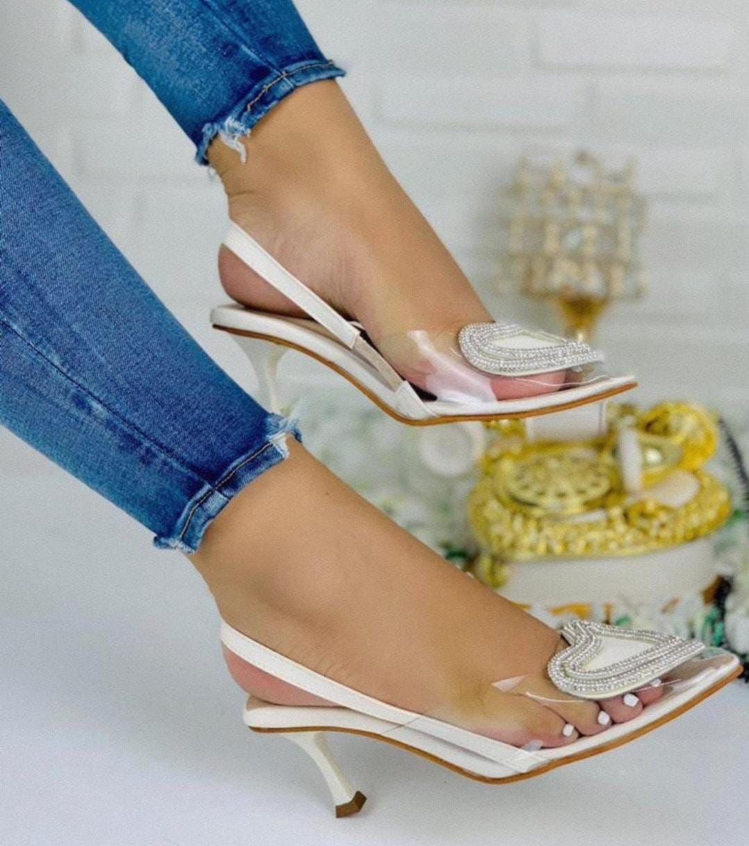 STILETTOS-✨ Stiletto Corazón: Elegancia y Romance en Cada Paso ✨