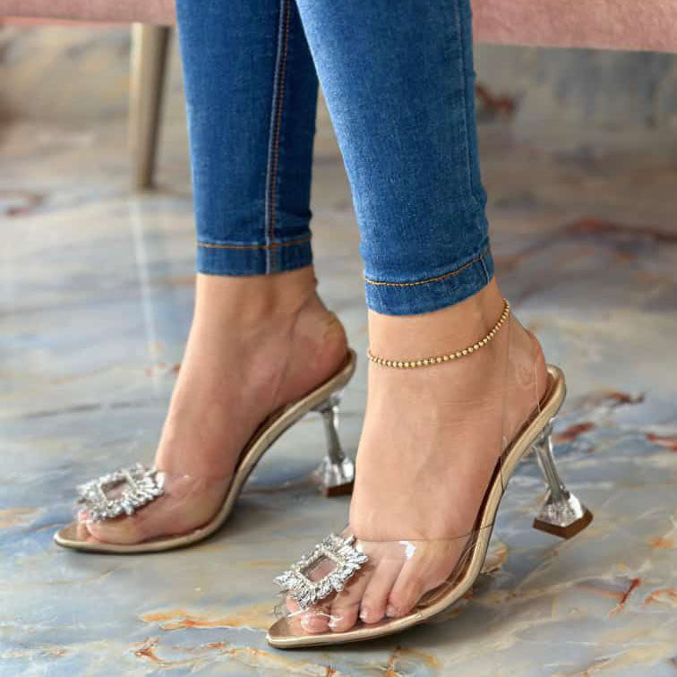 Tacón con Herraje-El Toque de Brillo que Tu Outfit Necesita" 🌟👠