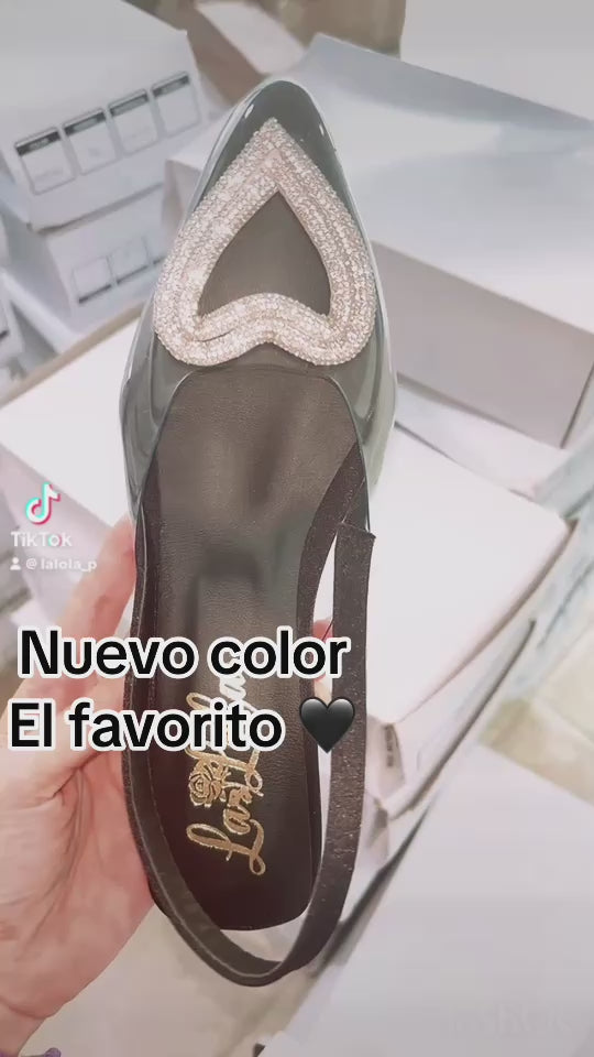 STILETTOS-✨ Stiletto Corazón: Elegancia y Romance en Cada Paso ✨