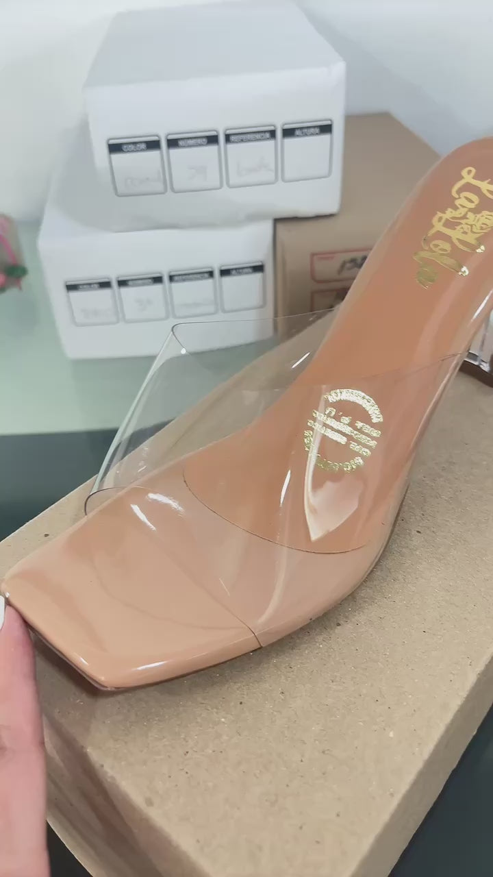 ✨ Amanda: Transparencia Sofisticada 👠✨